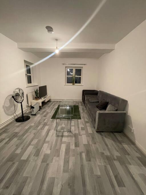Lovely Spacious Entire 1 Bedroom Apartment - New Management London Eksteriør billede