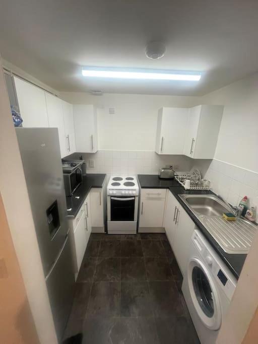 Lovely Spacious Entire 1 Bedroom Apartment - New Management London Eksteriør billede
