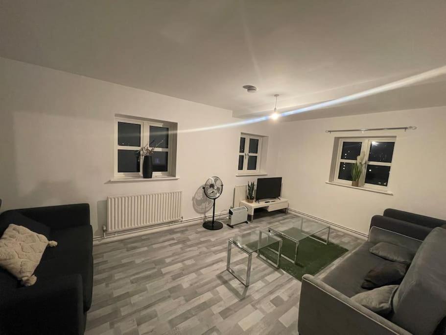 Lovely Spacious Entire 1 Bedroom Apartment - New Management London Eksteriør billede
