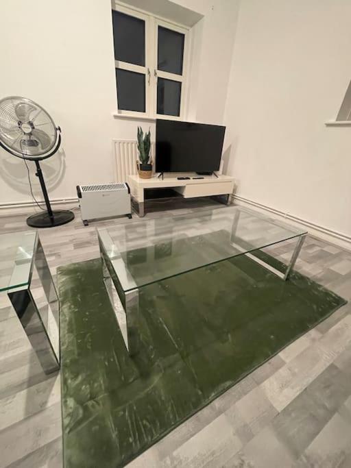Lovely Spacious Entire 1 Bedroom Apartment - New Management London Eksteriør billede